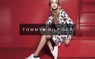 Fehér, vörös, sötétkék: Tommy Hilfiger cipők és márkatörténet