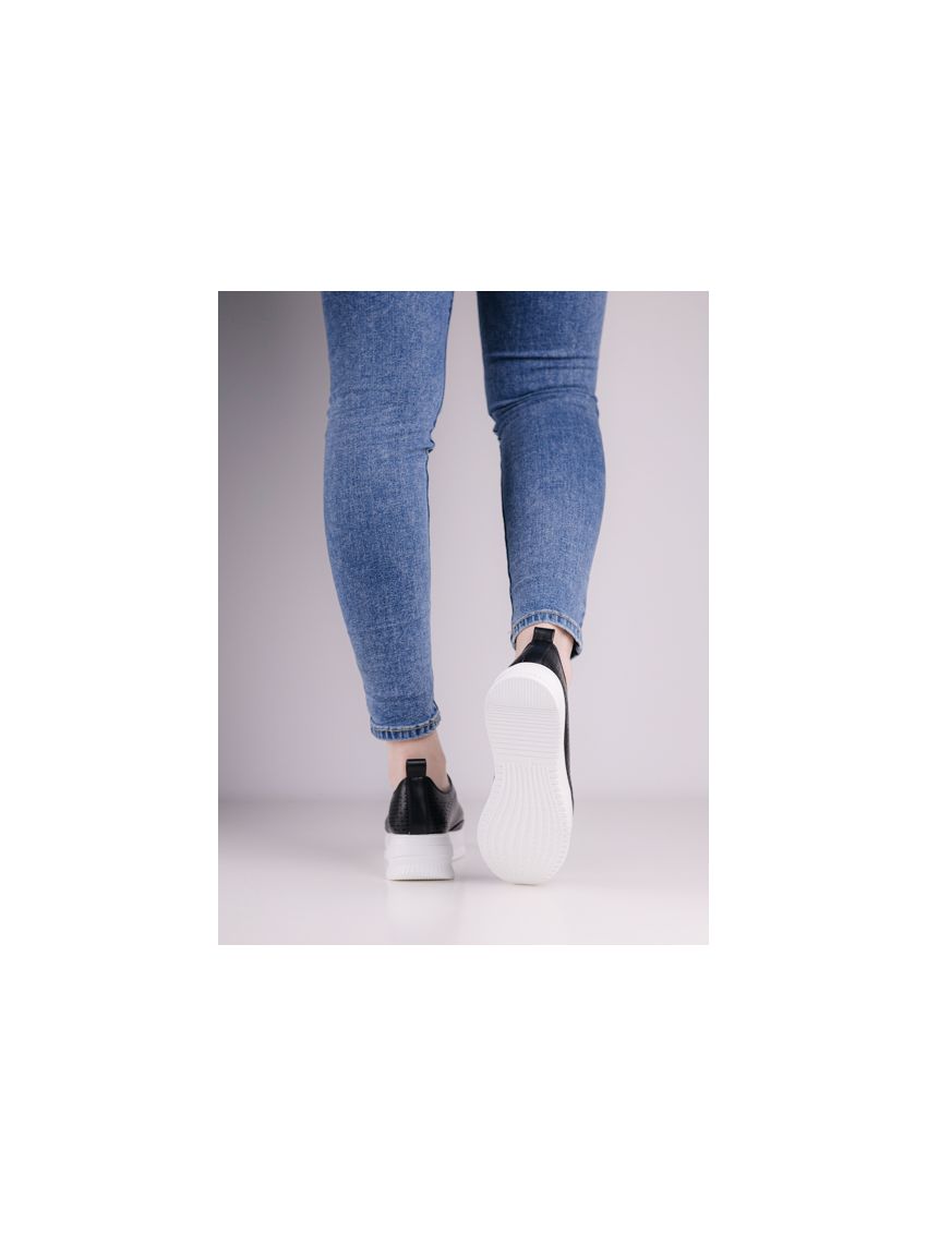 Yolera Neagley  D9233-BL