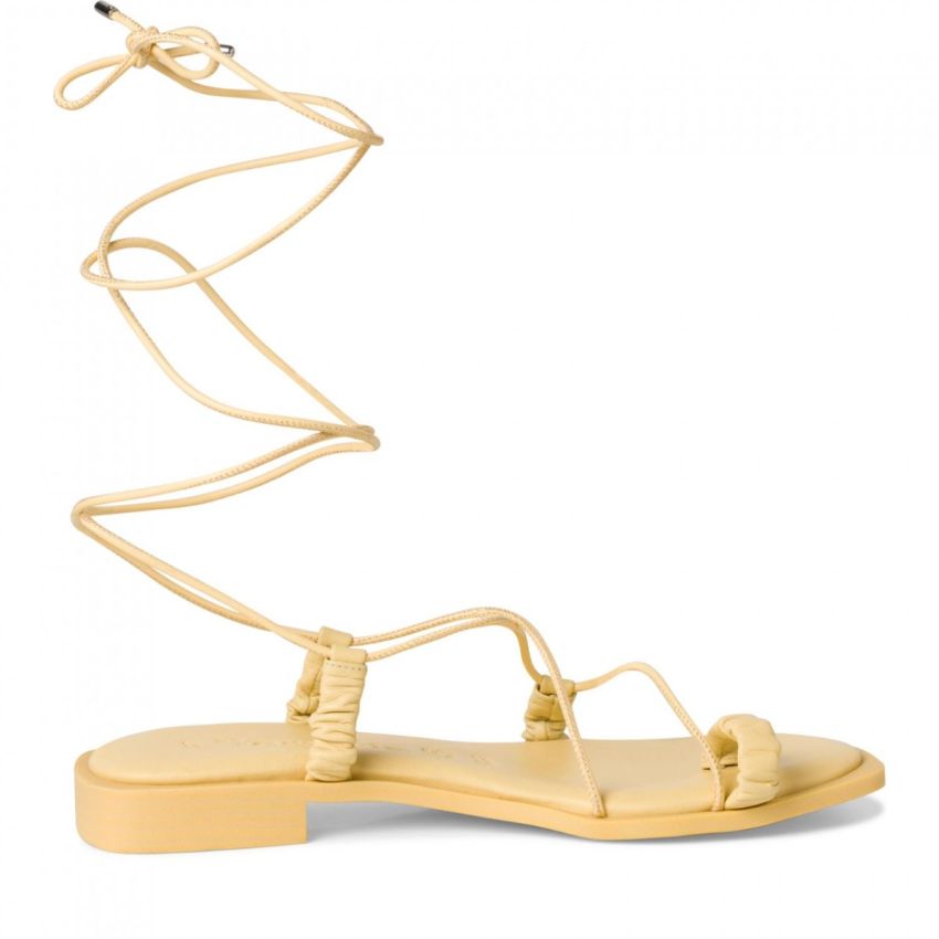 Tamaris sárga megkötős női szandál