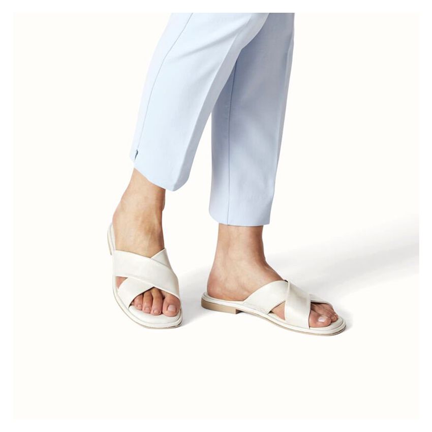 Tamaris törtfehér női papucs