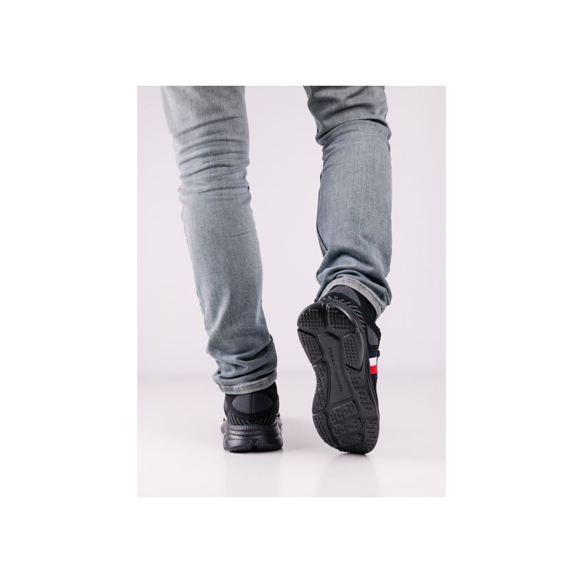 Tommy Hilfiger Modern Runner fekete férfi cipő