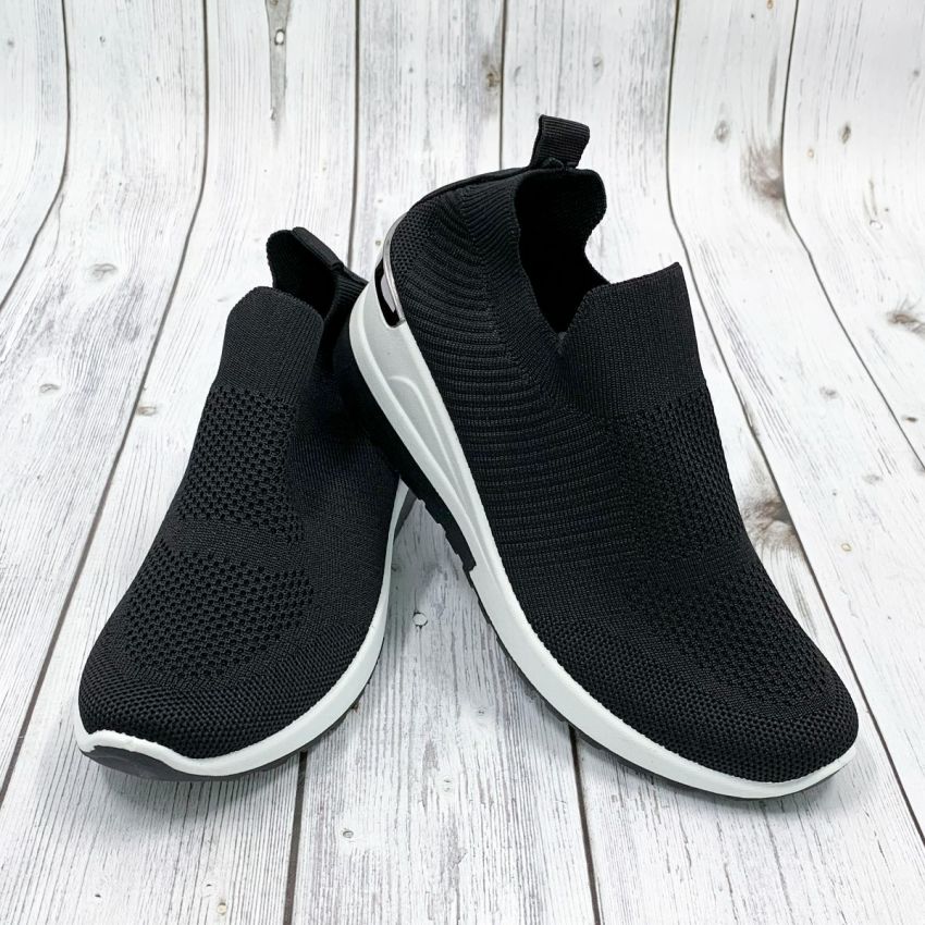 Bosido Meana fekete női bebújós cipő