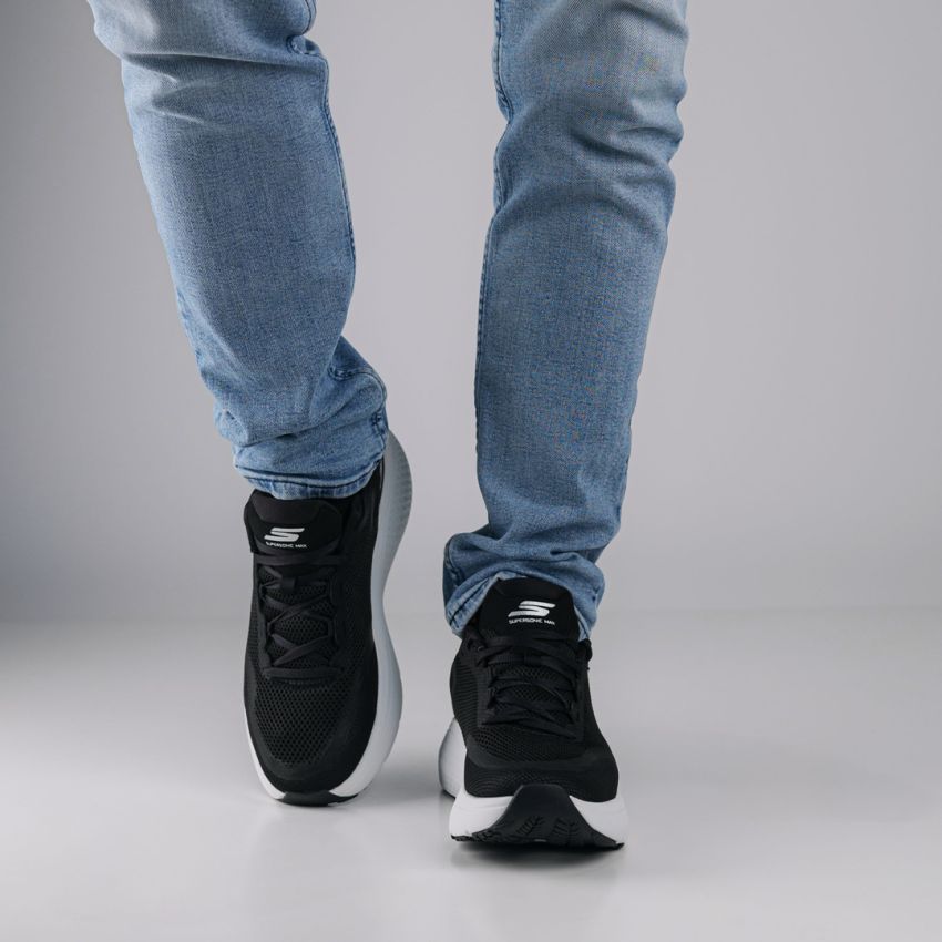 Skechers GO Run Supersonic Max fekete férfi cipő