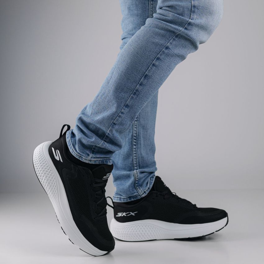 Skechers GO Run Supersonic Max fekete férfi cipő