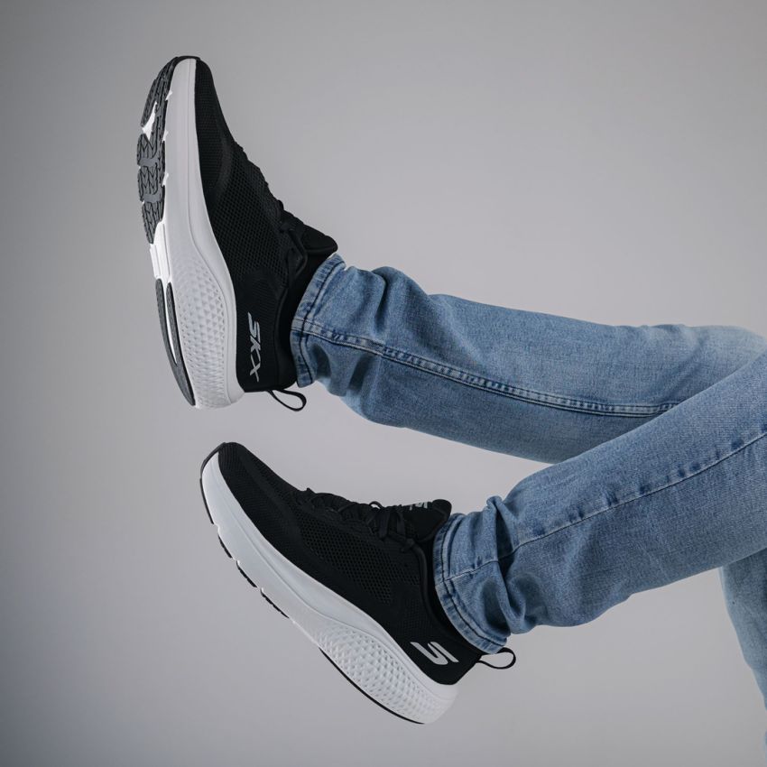 Skechers GO Run Supersonic Max fekete férfi cipő