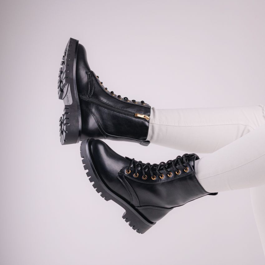 Tamaris fekete női bakancs