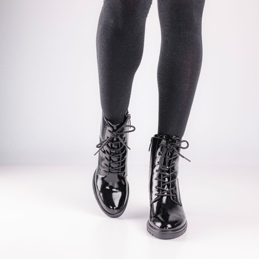 Tamaris fekete női bakancs