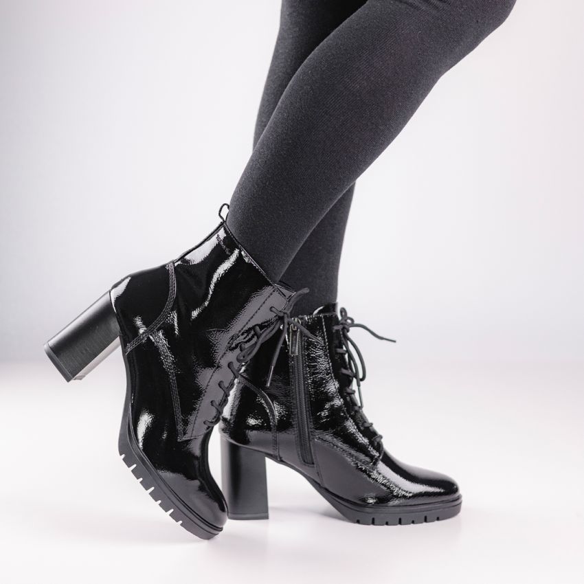 Tamaris fekete női bakancs