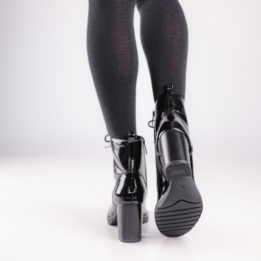 Tamaris fekete női bakancs