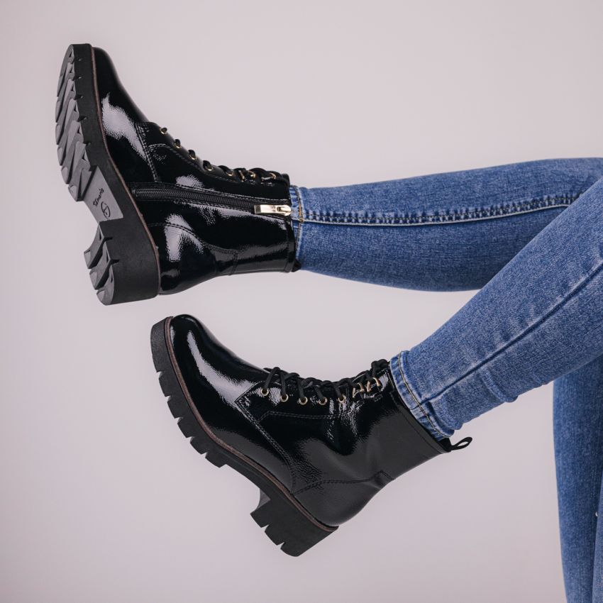 Tamaris fekete női bakancs