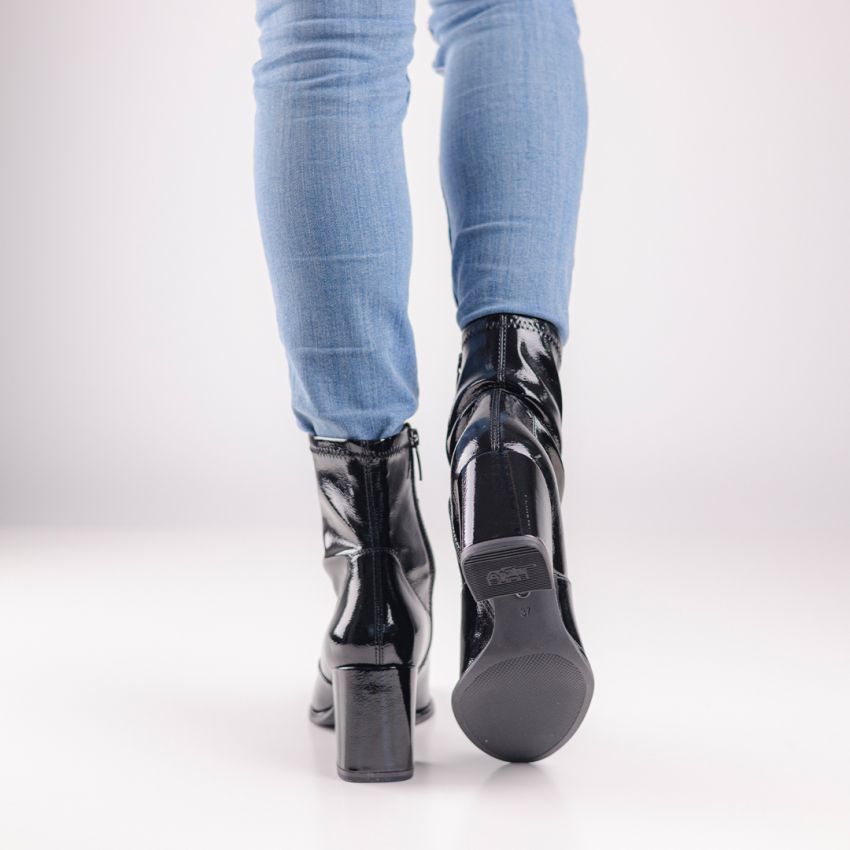 Tamaris fekete női bokacsizma