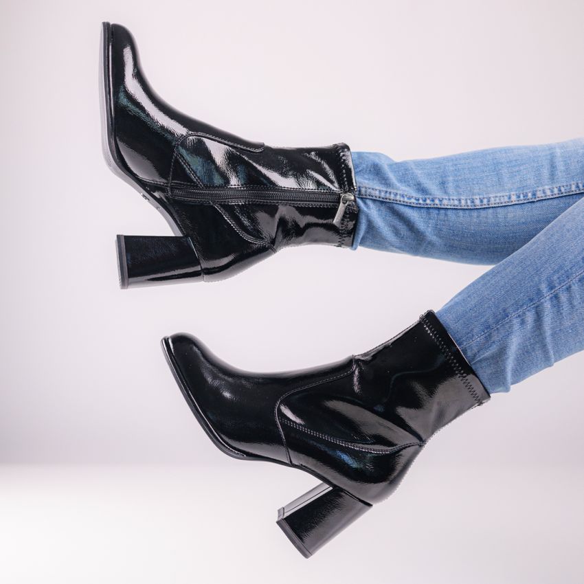 Tamaris fekete női bokacsizma