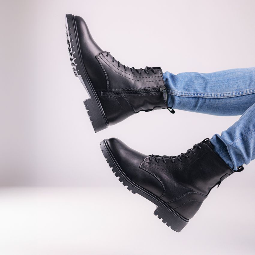 Tamaris fekete női bakancs