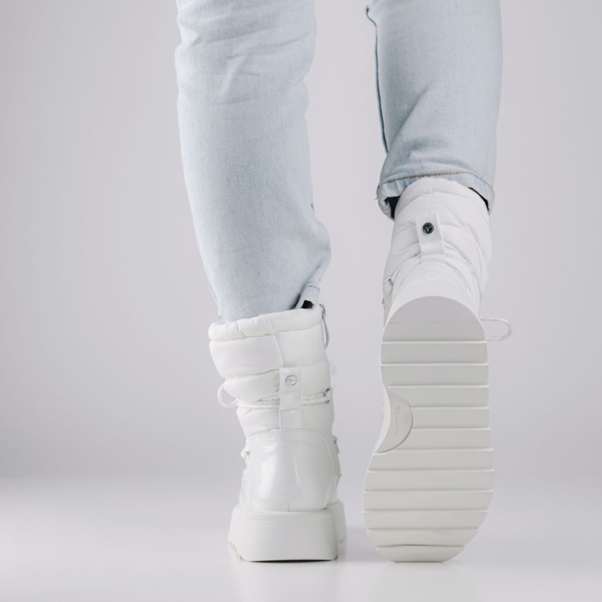 Tamaris fehér női csizma