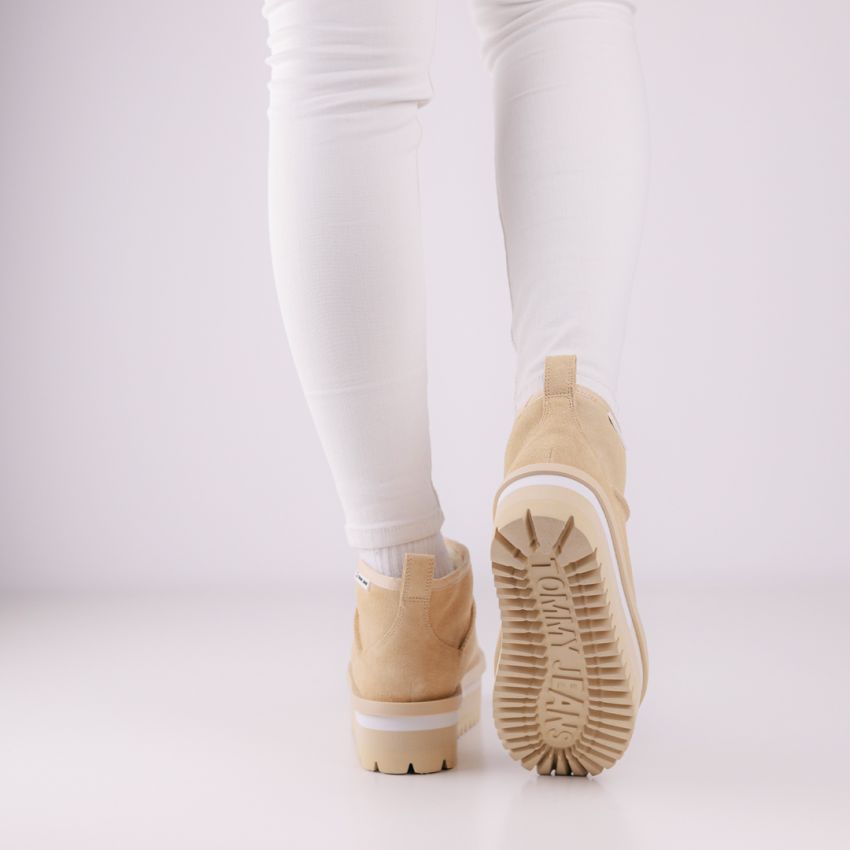 Tommy Hilfiger TJW Suede Flatform bézs bélelt női bokacsizma